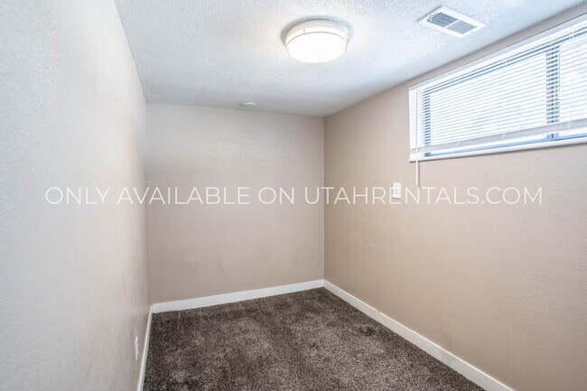 Building Photo - 6773 S 1300 W