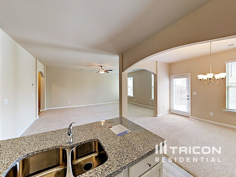 Building Photo - 190 Southwind Cir