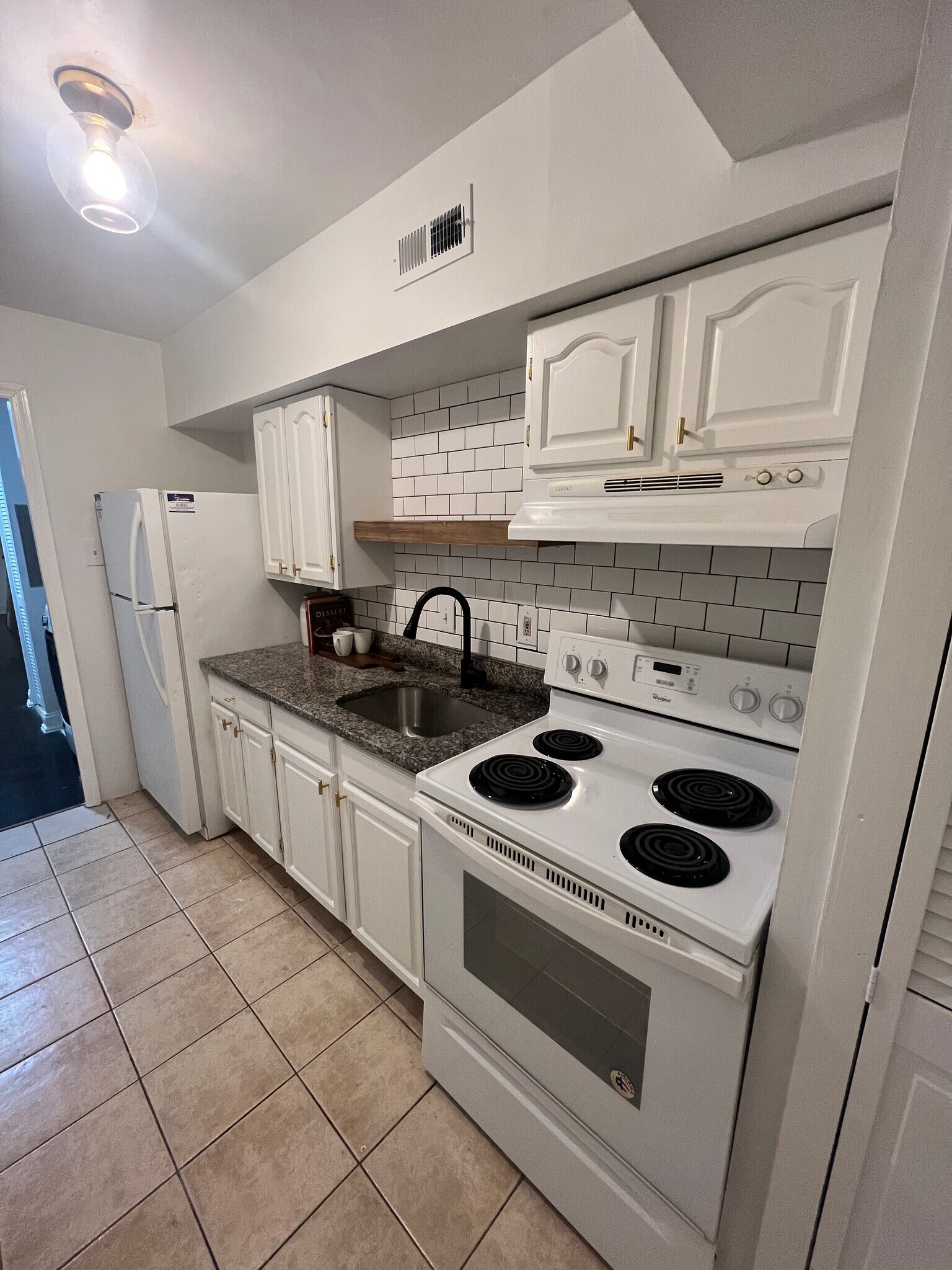 Building Photo - 1213 Raum St NE