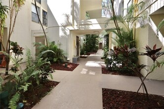 Building Photo - 20350 W Country Club Dr