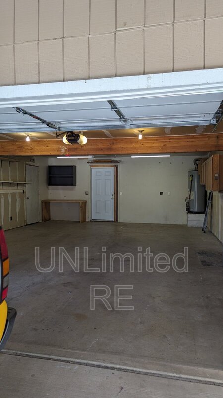 Building Photo - 2589 N Oakmont Dr