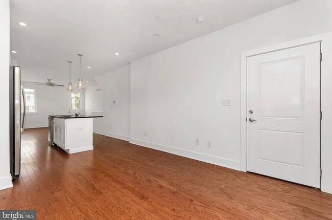 Building Photo - 1905 E Hagert St