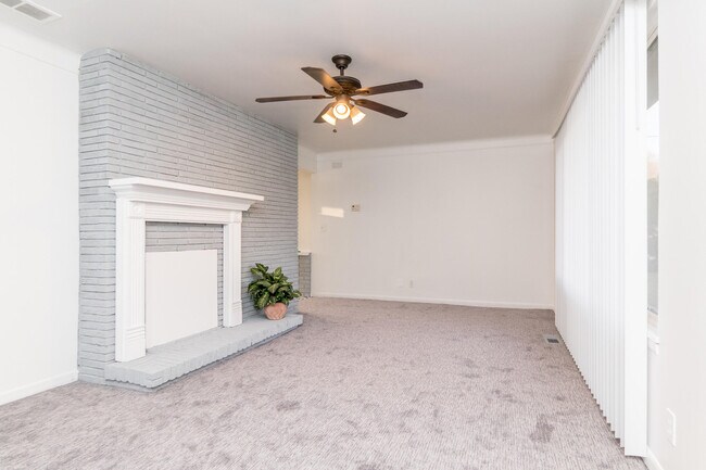 Building Photo - 18248 Farmington Rd