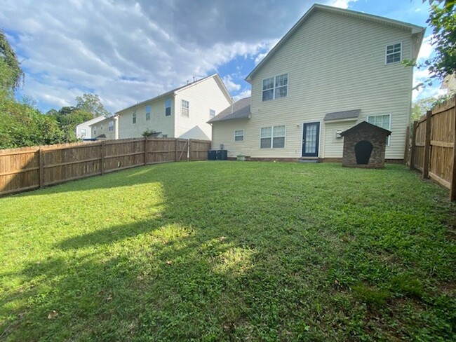 Building Photo - Updated 2 story - 4 bed, 2 1/2 - 1 car gar...