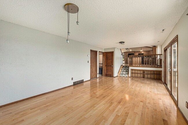 Building Photo - Big*Open*Private*Custom Home in Pinecliff D#20