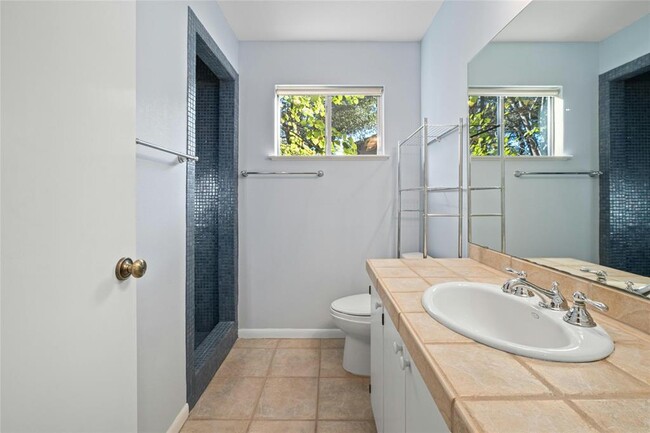 Building Photo - 7110 Sungate Dr