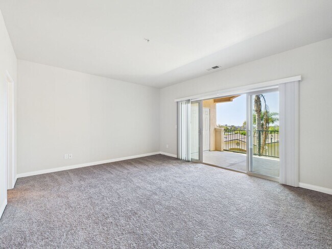 Building Photo - NEW NEW NEW remodeled -3bedroom/3bath Town...