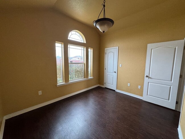 Building Photo - 9600 Diana Dr