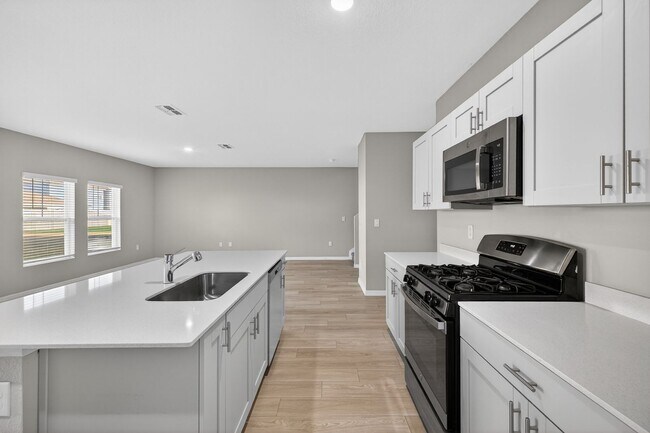 Building Photo - Spacious 4 Bedroom for Rent - With Amenities!