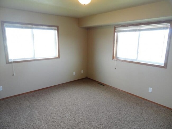 Building Photo - 1327 17th Ave S