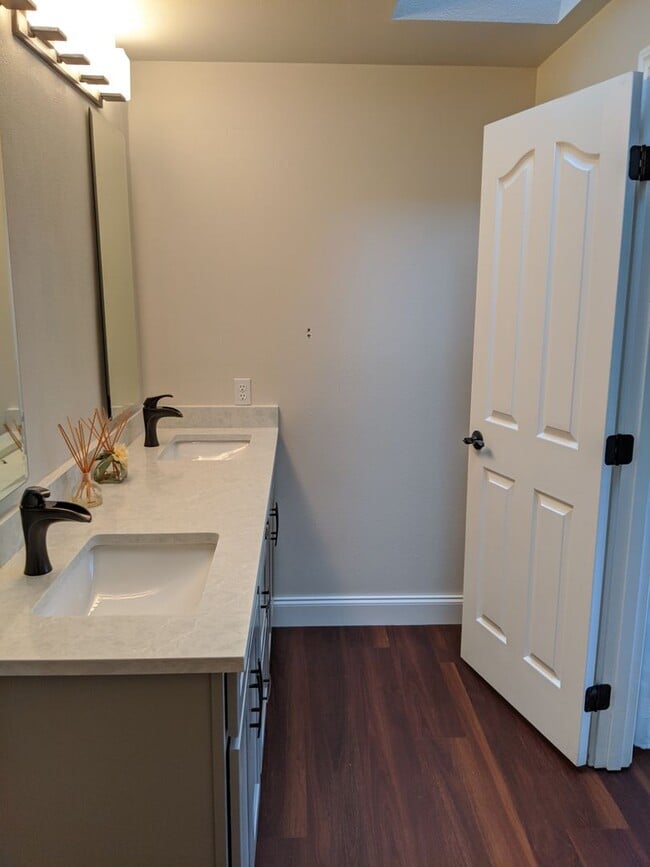 Building Photo - 4703 Cypress Dr