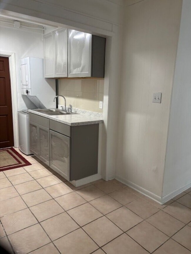 Building Photo - Recently Renovated 2BR/1BA Near FSU, FAMU & TSC – Only $950/Month!