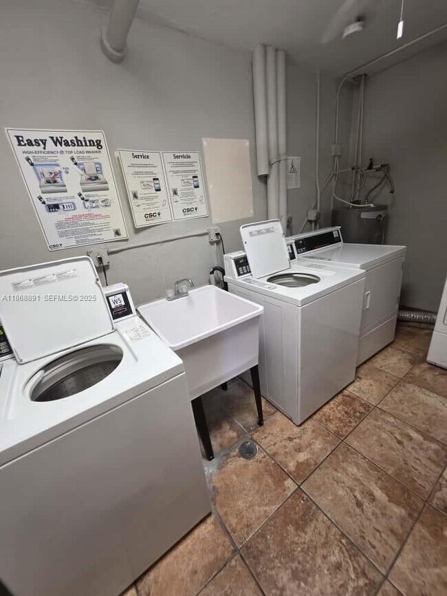 Building Photo - 1710 NE 191st St