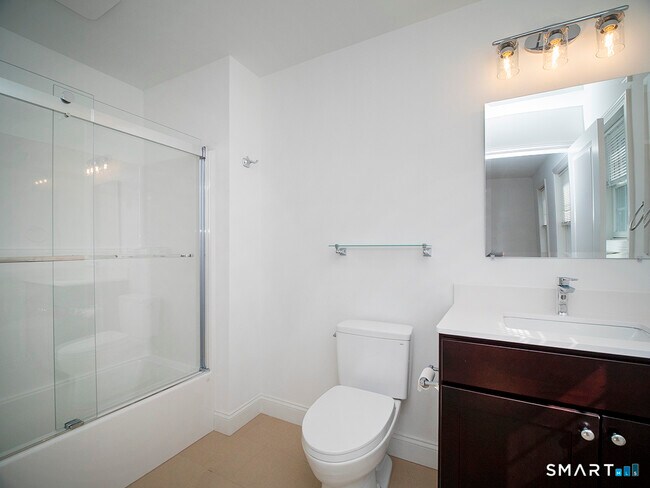 Building Photo - 44 Mettler St
