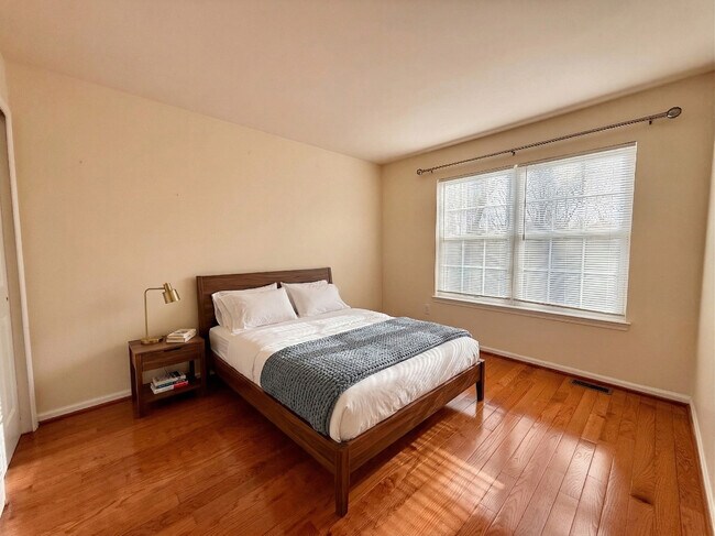 Building Photo - 306 Pimlico Way