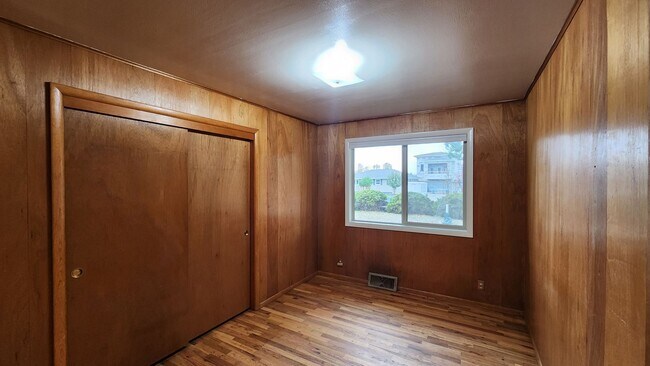 Building Photo - Centrally Located Three Bedroom House with...