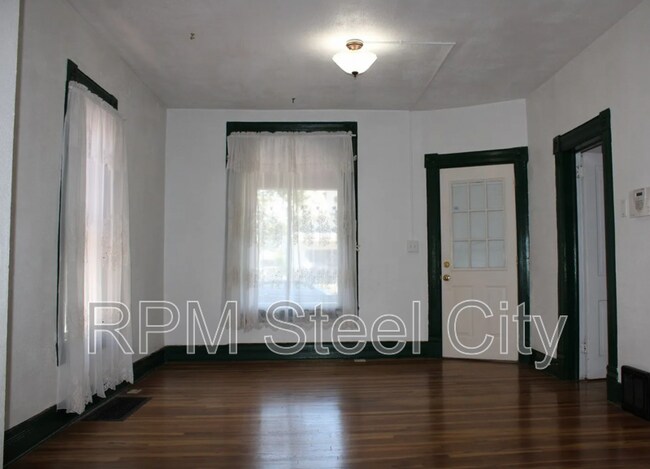 Building Photo - 1012 Cedar St