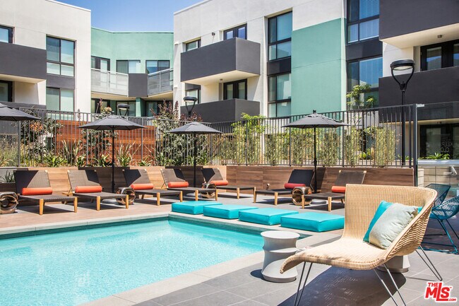 Building Photo - 8770 Washington Blvd