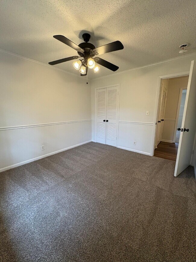 Building Photo - 571 Winding Creek Rd