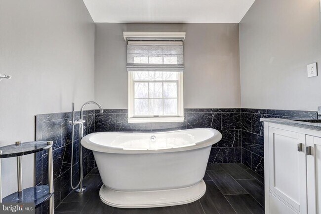 Building Photo - 2733 Quarry Heights Way