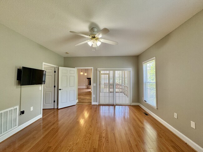 Building Photo - 513 Tanasi Cir