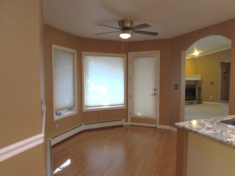 Building Photo - 2677 Cambridge Dr