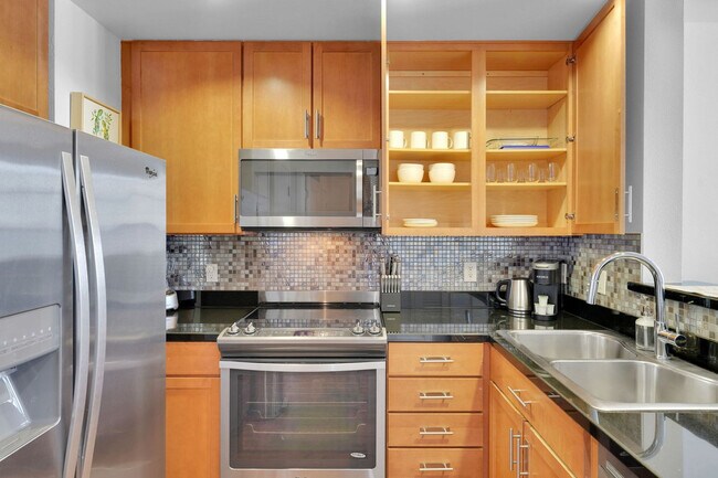 Building Photo - 355 Berry St