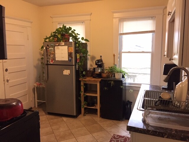 Building Photo - 26-28-28 King St