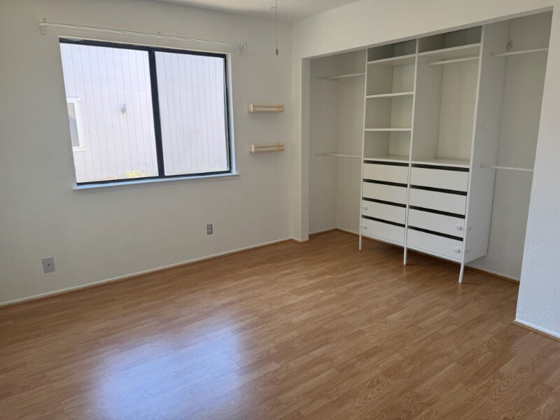 Building Photo - 9410 Aizenberg Cir