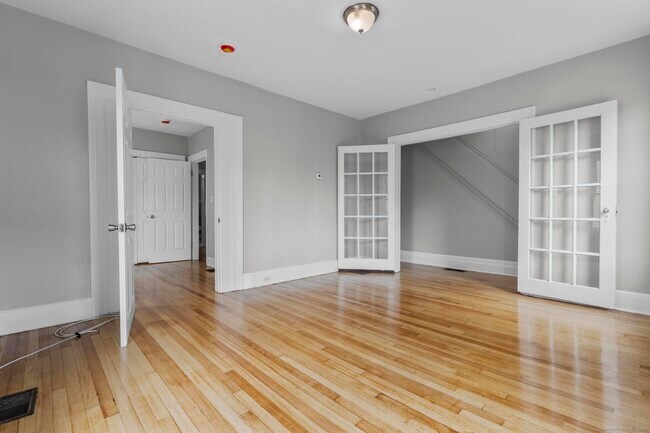 Building Photo - 857 Noble Ave