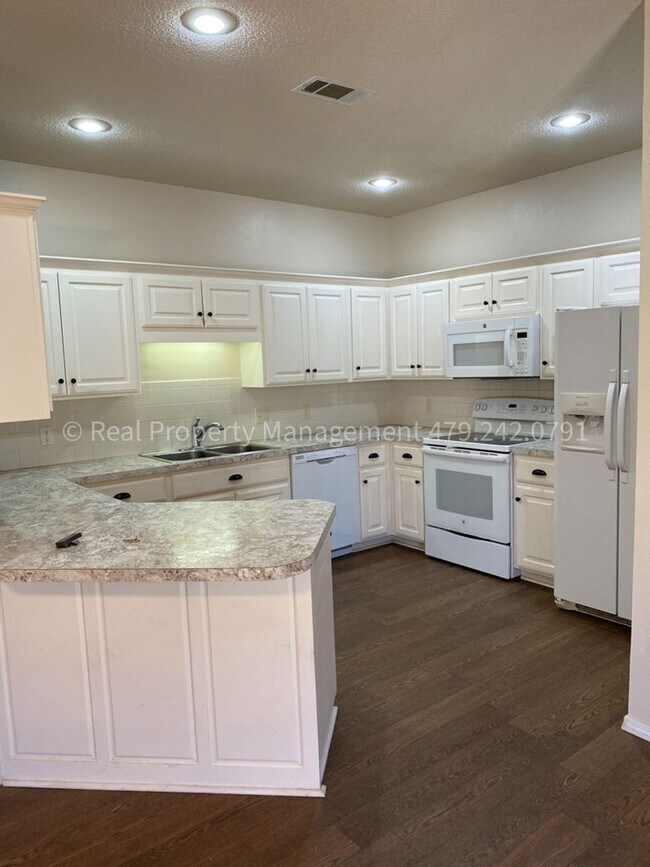 Building Photo - 6005 Sandy Parker Ct