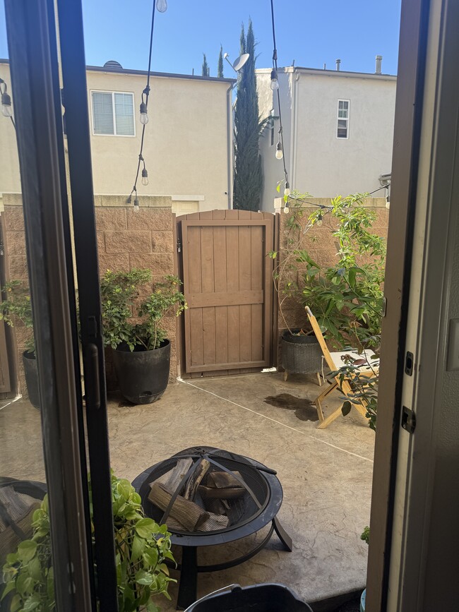 Building Photo - 8432 Weatherwood St