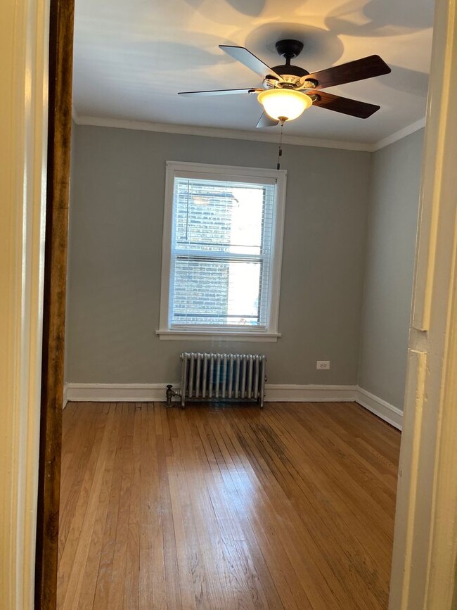 Building Photo - Ravenswood One Bedroom ~ Pets Welcome ~ Heat Included