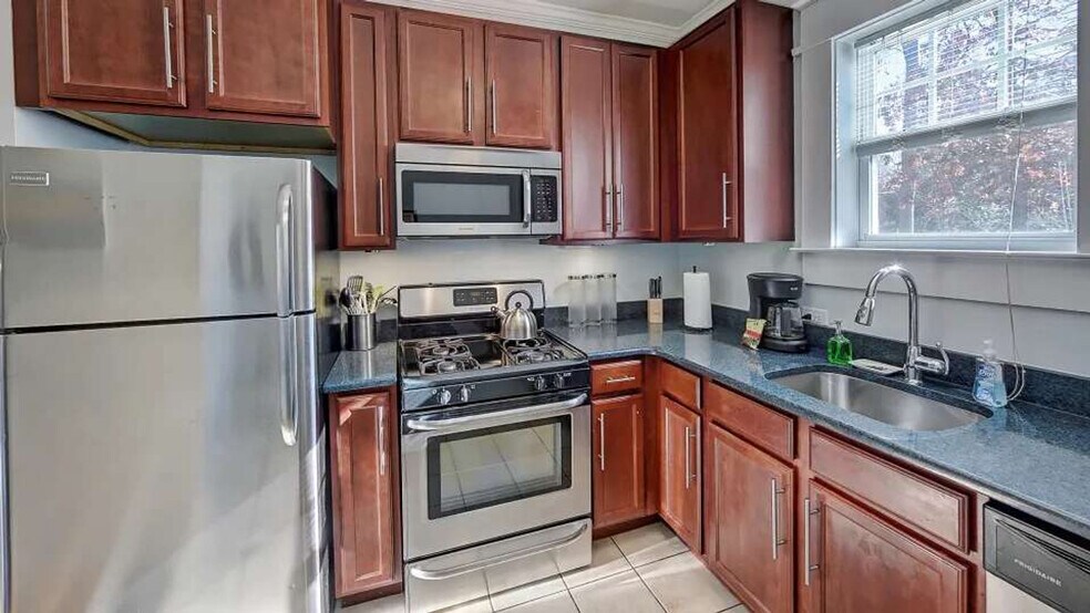 Building Photo - 800 Magnolia Ave