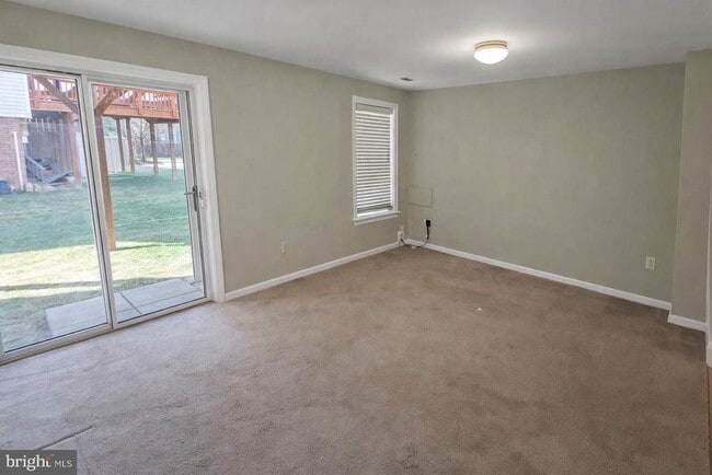 Building Photo - 4 Elm Tree Ct