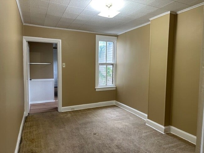 Building Photo - 237 Sayford St