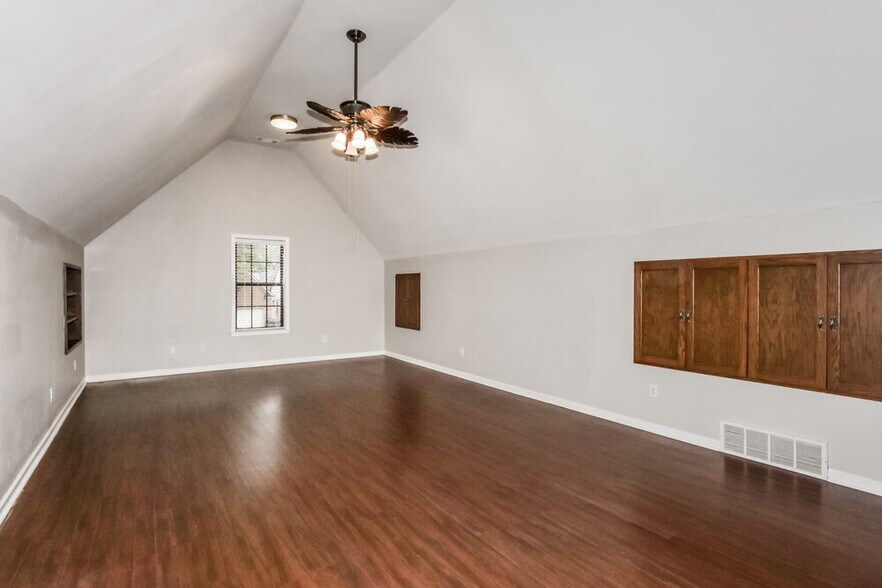 Building Photo - 8018 Jills Creek Dr