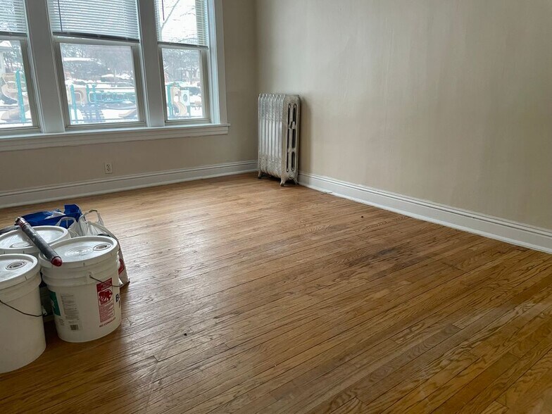 Building Photo - 548 Elmwood Ave