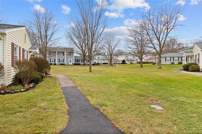 Building Photo - 34 Arrowhead Way S