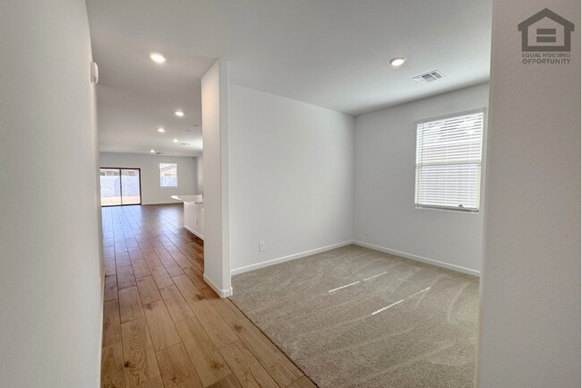 Building Photo - 18236 Avenida del Sol W