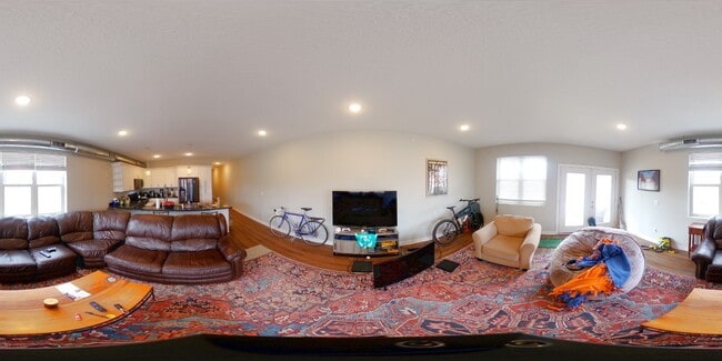 Building Photo - Stunning sunsets on private balcony 2 bed 2 bath in Longfellow!