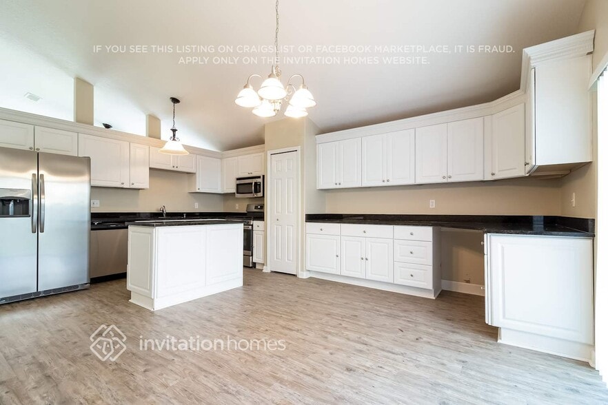 Building Photo - 2825 Falcon Crest Pl