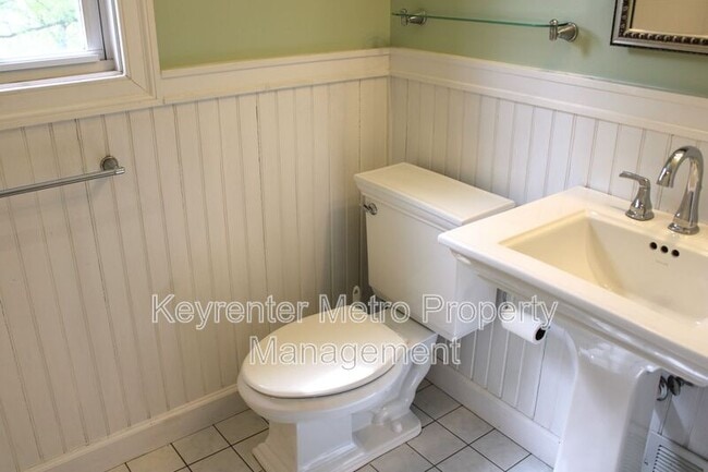 Building Photo - 9201 Fort Foote Rd