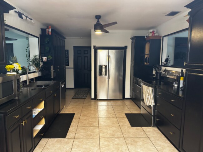 Building Photo - 1621 Sunkist Way