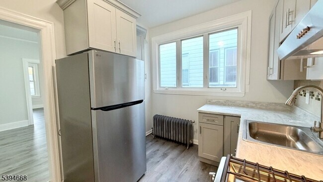 Building Photo - 56 Lindsley Pl