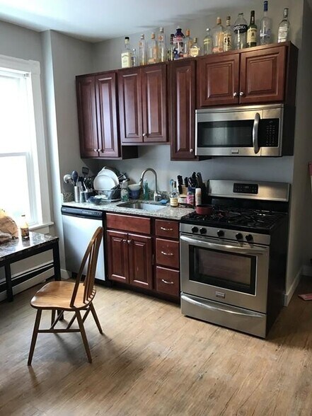Primary Photo - 188 Hillside St