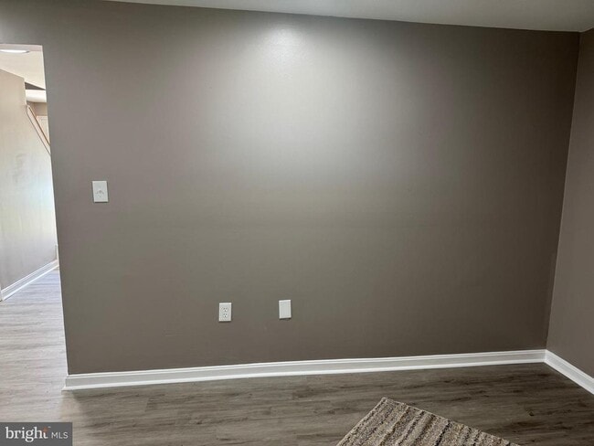 Building Photo - 8216 Dellwood Ct