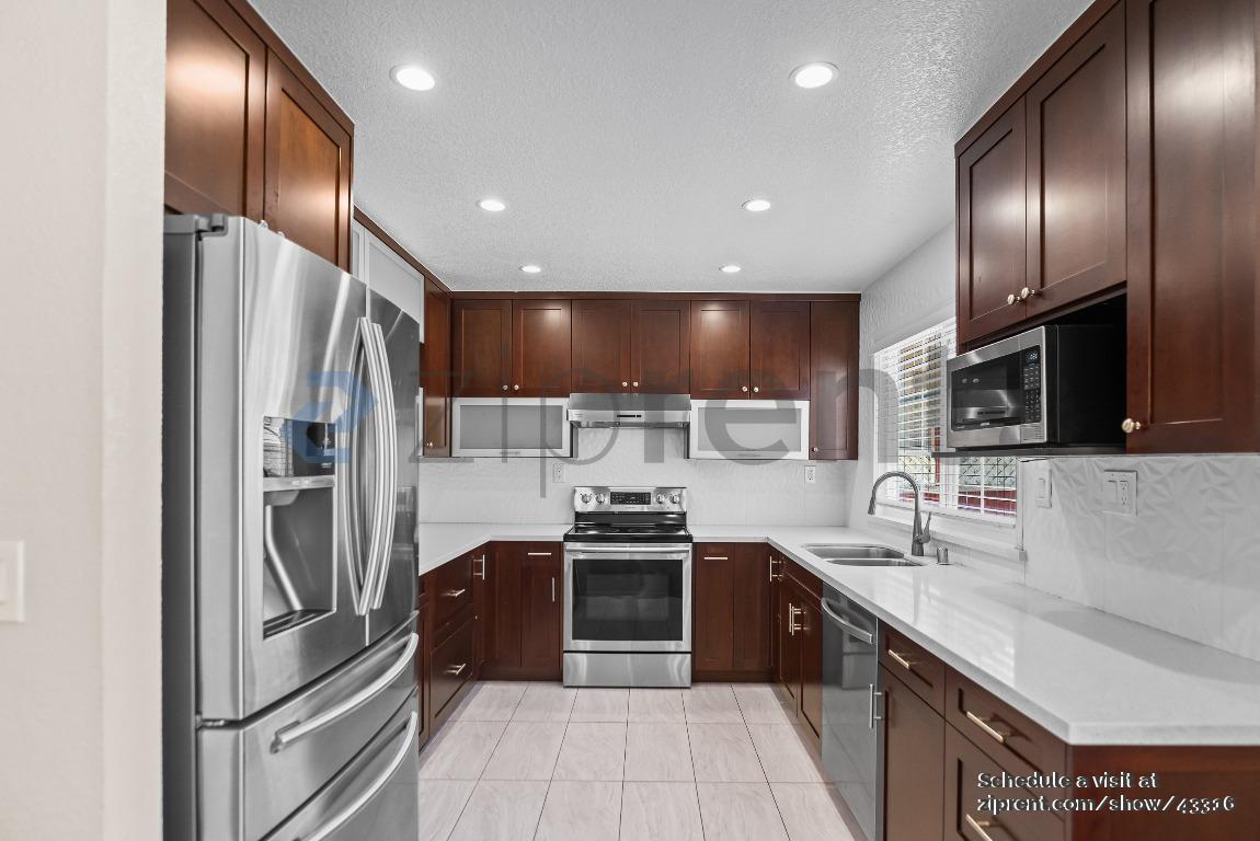 Building Photo - 33525 Bardolph Cir