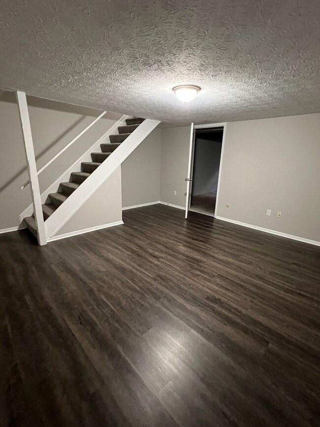Building Photo - Updated 2 Bedroom 1.5 Bathroom Condo with ...