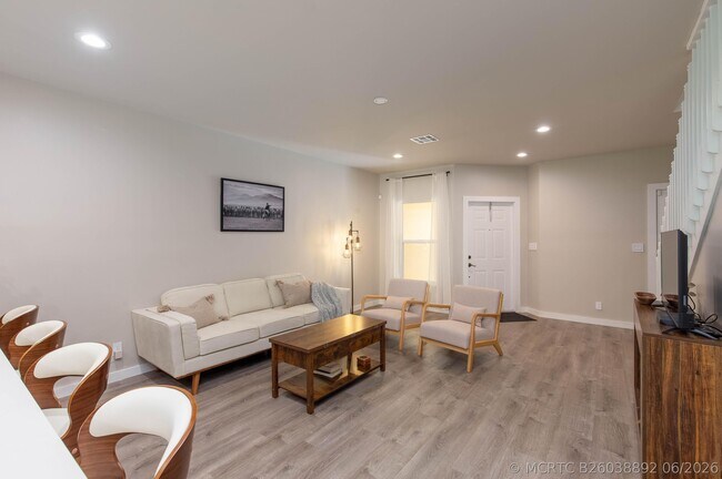 Building Photo - 13792 Creston Pl